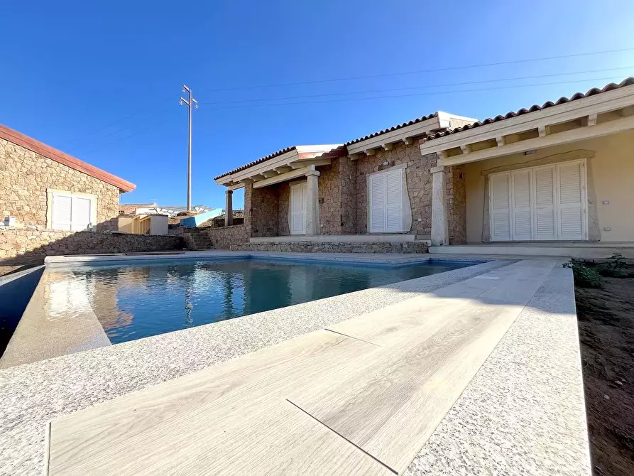 Immagine 12 di Villa in vendita  a Trinità D'agultu E Vignola