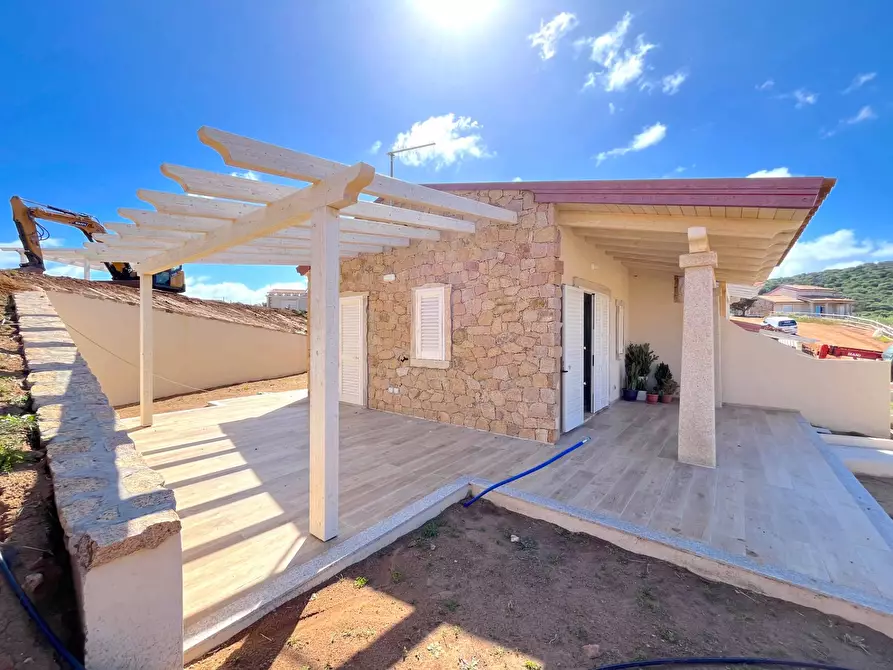 Immagine 10 di Villa in vendita  a Trinità D'agultu E Vignola