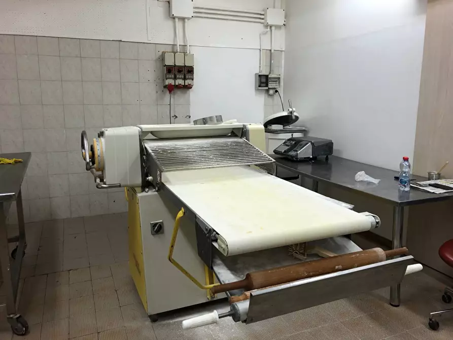 Immagine 6 di Laboratorio in vendita  in via Giacomo Leopardi a Montemarciano