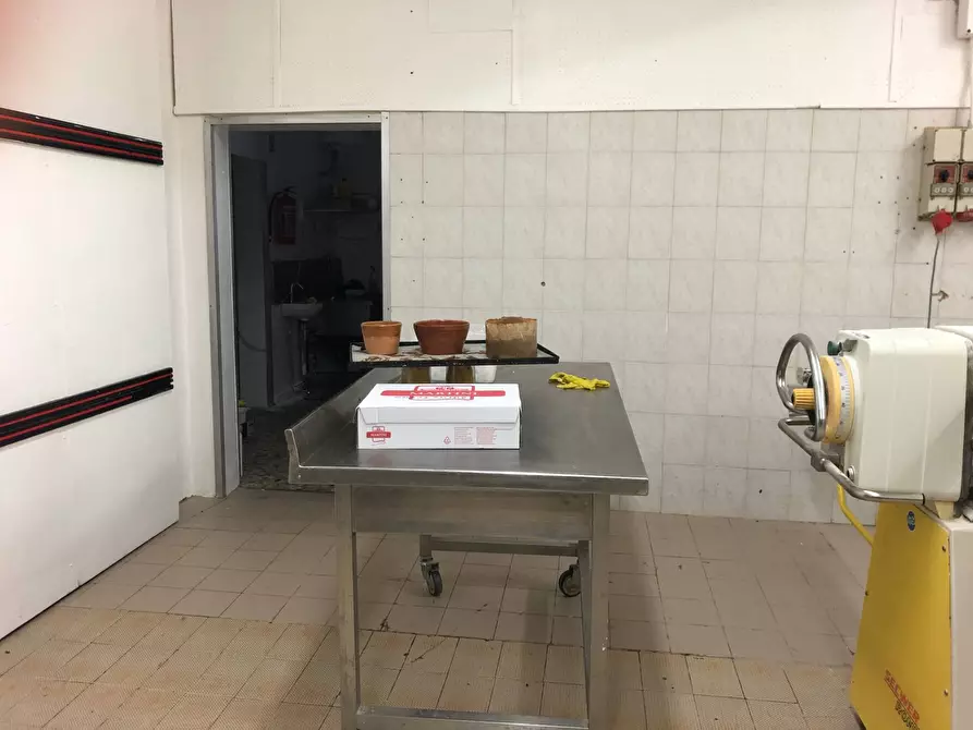 Immagine 7 di Laboratorio in vendita  in via Giacomo Leopardi a Montemarciano