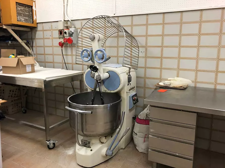 Immagine 8 di Laboratorio in vendita  in via Giacomo Leopardi a Montemarciano