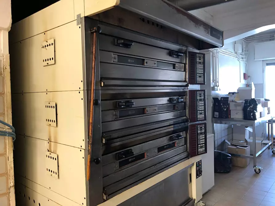 Immagine 9 di Laboratorio in vendita  in via Giacomo Leopardi a Montemarciano