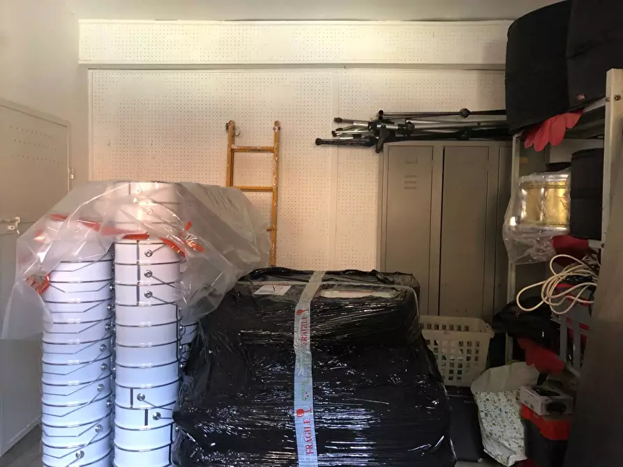 Immagine 13 di Laboratorio in vendita  in via Giacomo Leopardi a Montemarciano