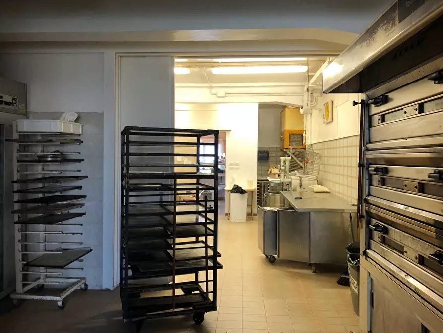 Immagine 15 di Laboratorio in vendita  in via Giacomo Leopardi a Montemarciano