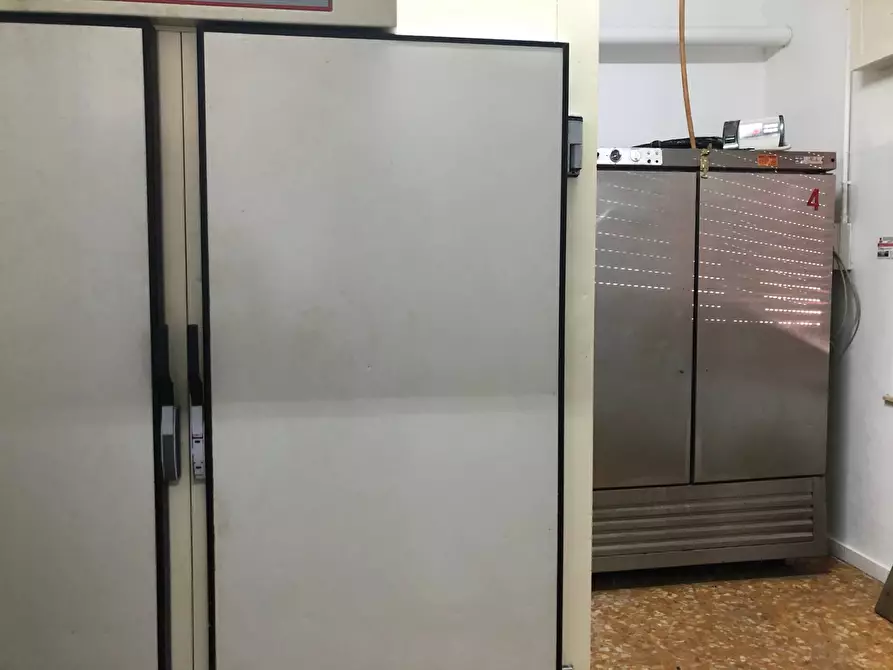 Immagine 16 di Laboratorio in vendita  in via Giacomo Leopardi a Montemarciano