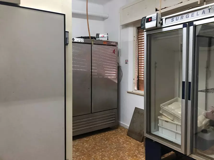 Immagine 17 di Laboratorio in vendita  in via Giacomo Leopardi a Montemarciano