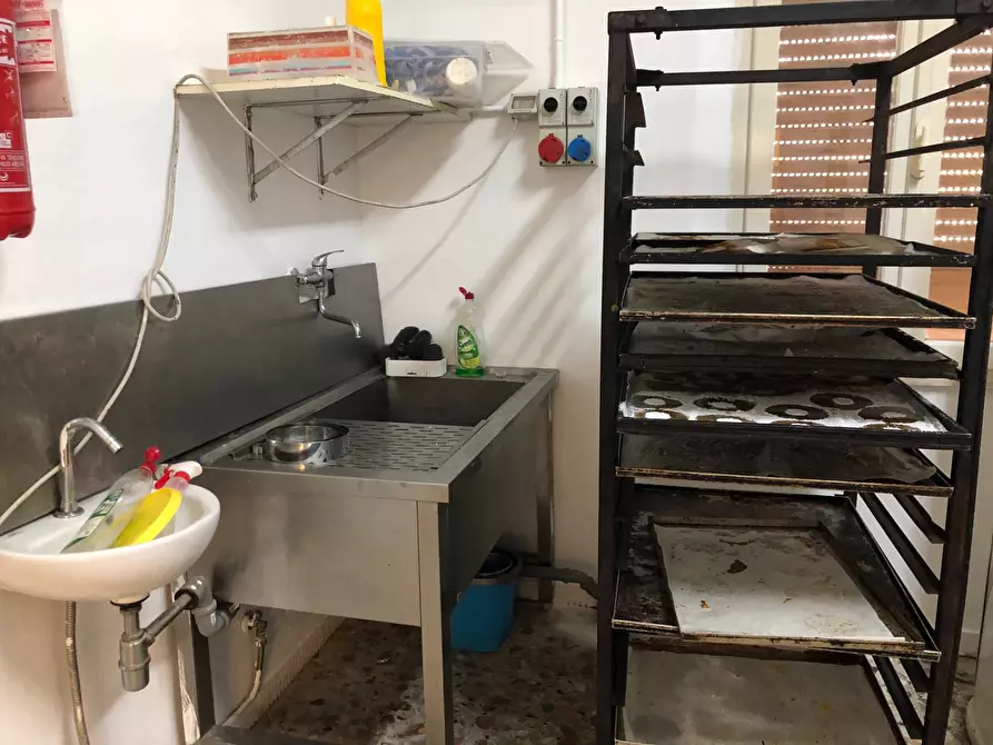 Immagine 19 di Laboratorio in vendita  in via Giacomo Leopardi a Montemarciano