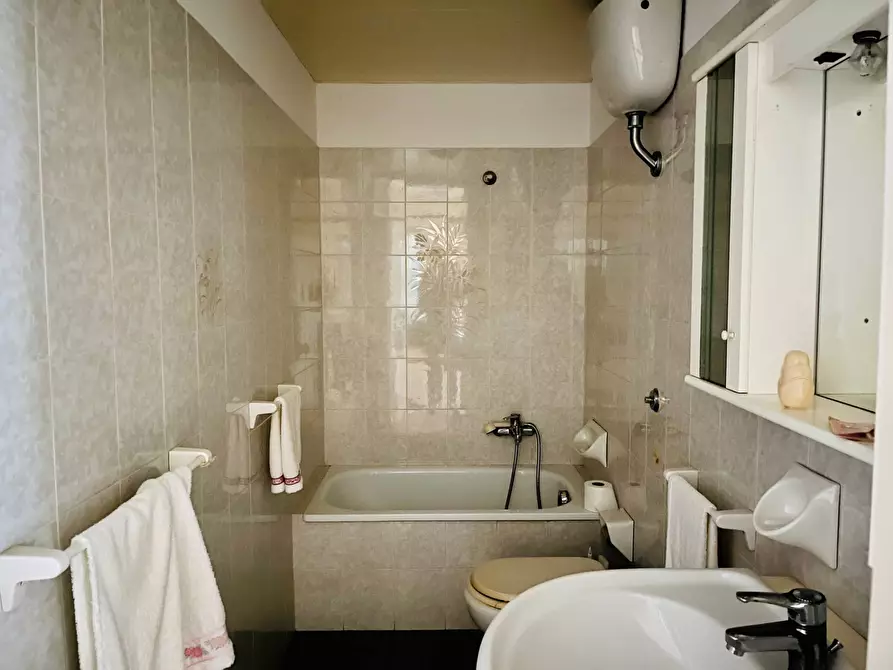 Immagine 18 di Rustico / casale in vendita  in via pozzolungo a Belvedere Ostrense