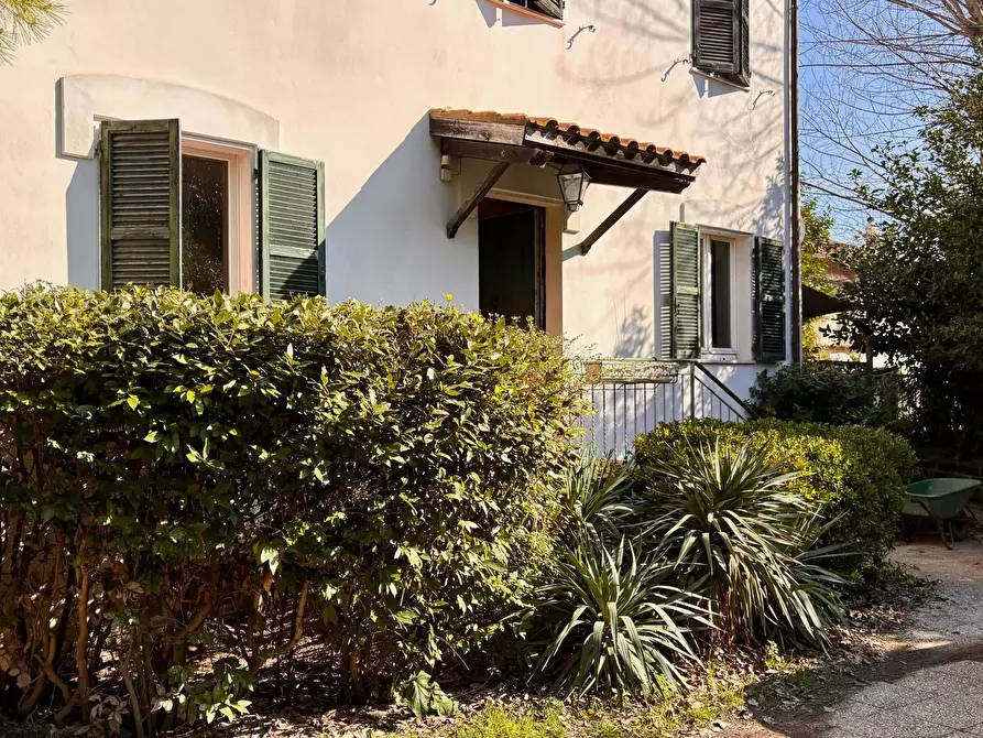 Immagine 25 di Villa in vendita  in via media a Montemarciano