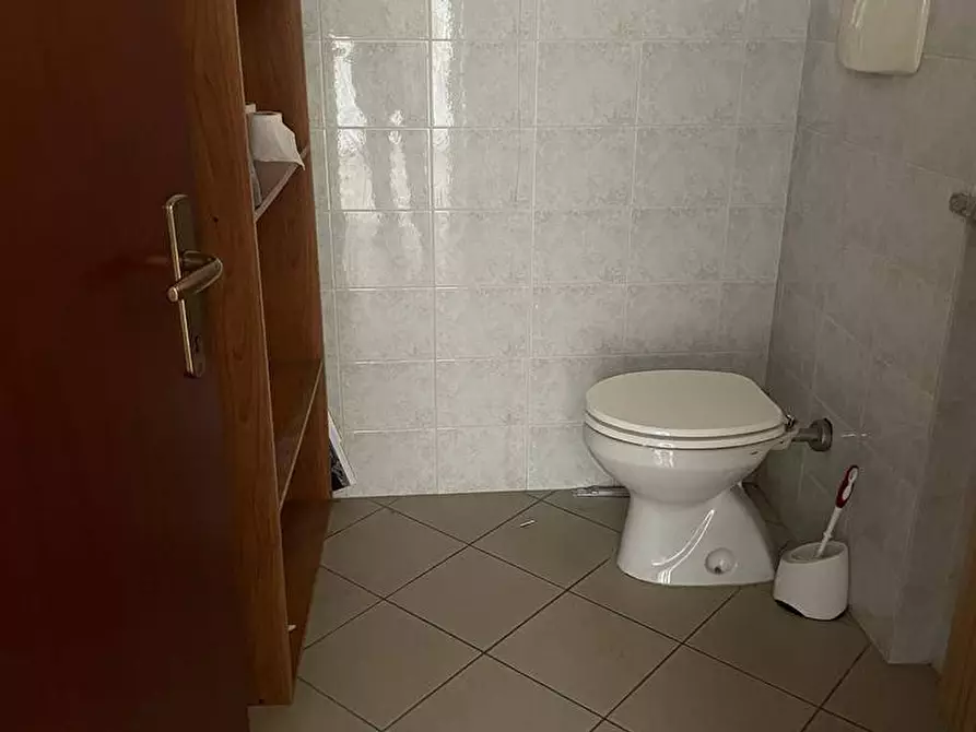 Immagine 22 di Locale commerciale in affitto  in via Europa a Salerano Sul Lambro