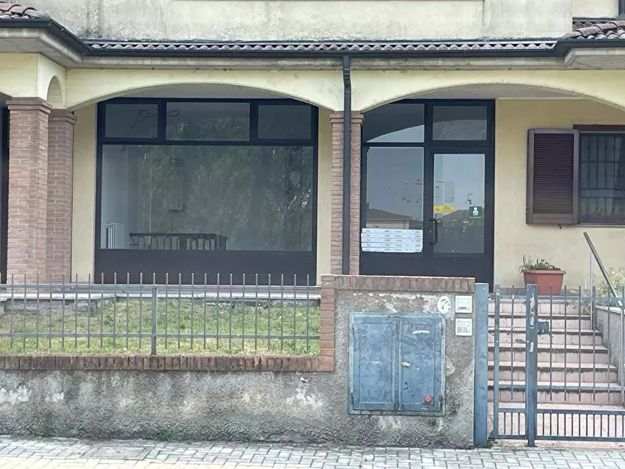 Immagine 10 di Locale commerciale in affitto  in via Europa a Salerano Sul Lambro
