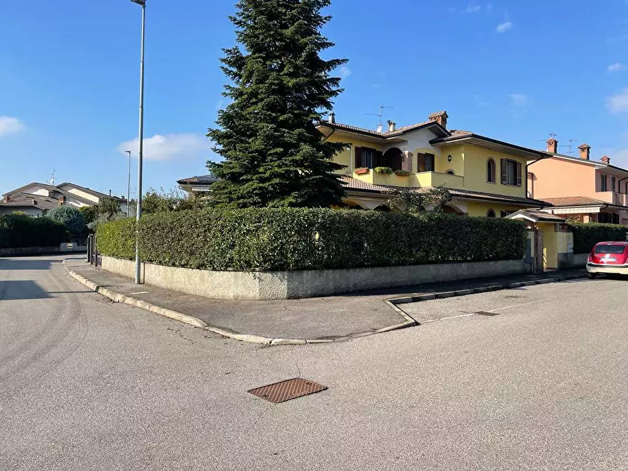 Immagine 2 di Villa in vendita  in via Gabriele D?annunzio a Salerano Sul Lambro