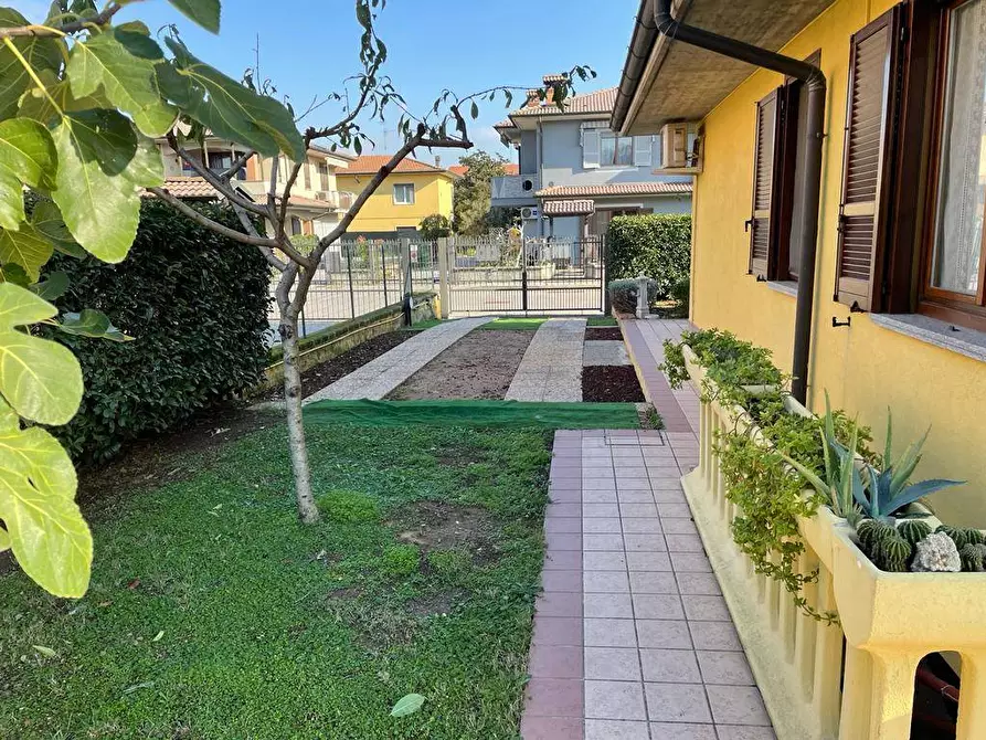 Immagine 8 di Villa in vendita  in via Gabriele D?annunzio a Salerano Sul Lambro