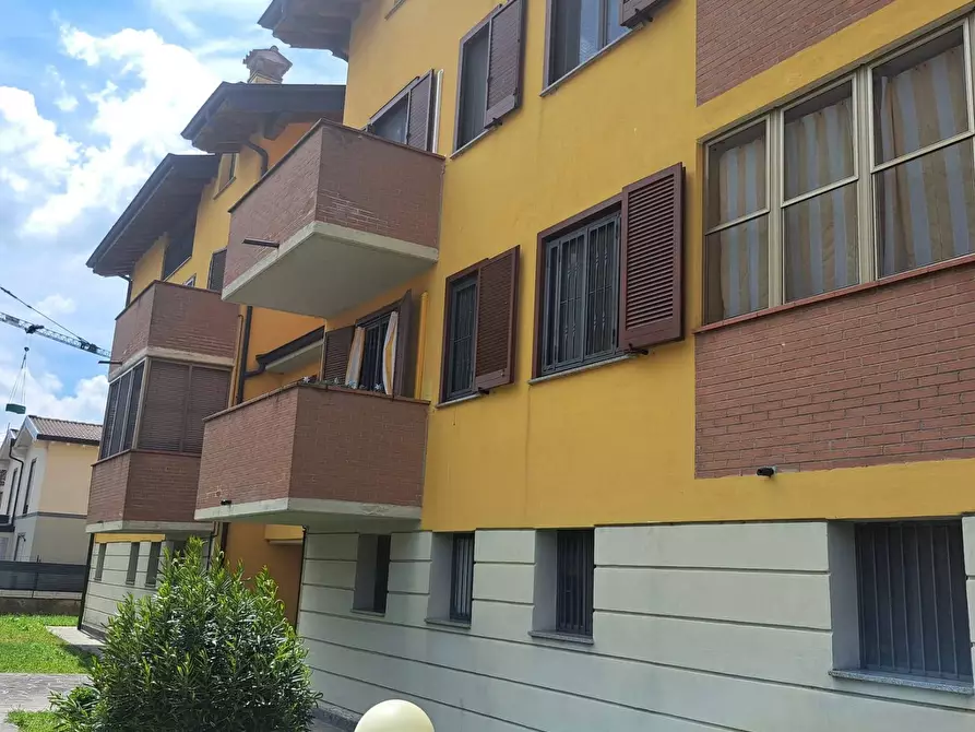 Immagine 1 di Appartamento in vendita  in via Grossi a Tavazzano Con Villavesco
