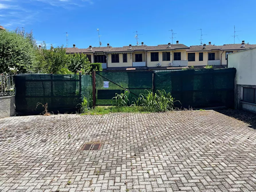 Immagine 1 di Terreno residenziale in vendita  in via Lombardia a Salerano Sul Lambro