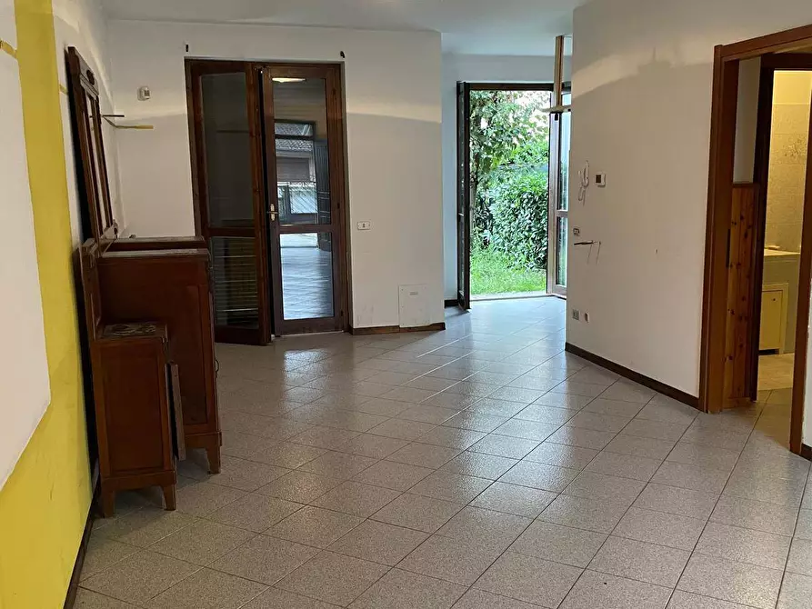 Immagine 3 di Casa bifamiliare in vendita  in via Acquistapace a Lodi Vecchio