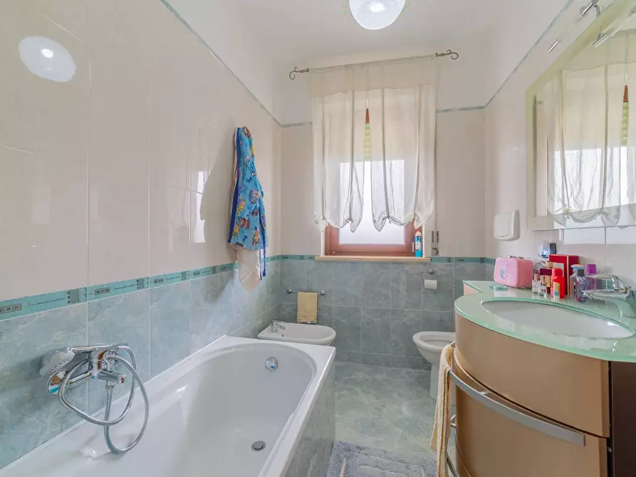 Immagine 30 di Appartamento in vendita  in VIA CATONE a Vasto