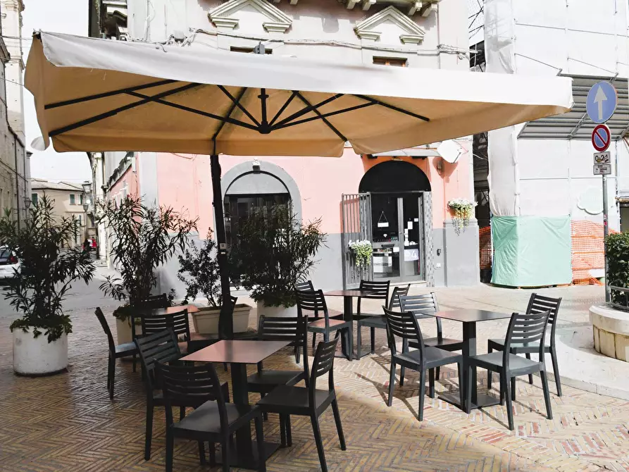 Immagine 2 di Attività commerciale in vendita  in Via Piazza Caprioli a Vasto