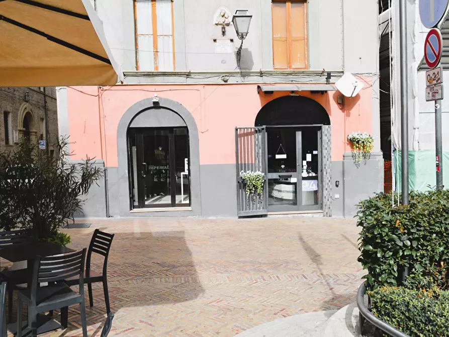 Immagine 4 di Attività commerciale in vendita  in Via Piazza Caprioli a Vasto