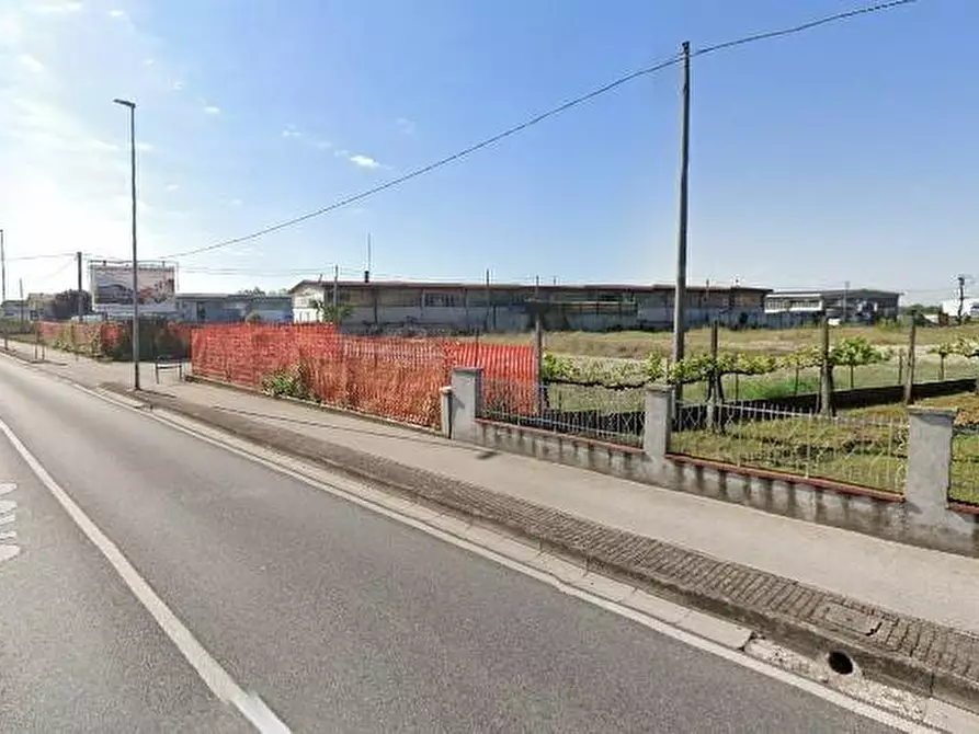 Immagine 2 di Terreno industriale in vendita  a Paese