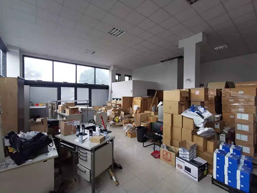 Immagine 5 di Capannone industriale in affitto  a Marcon