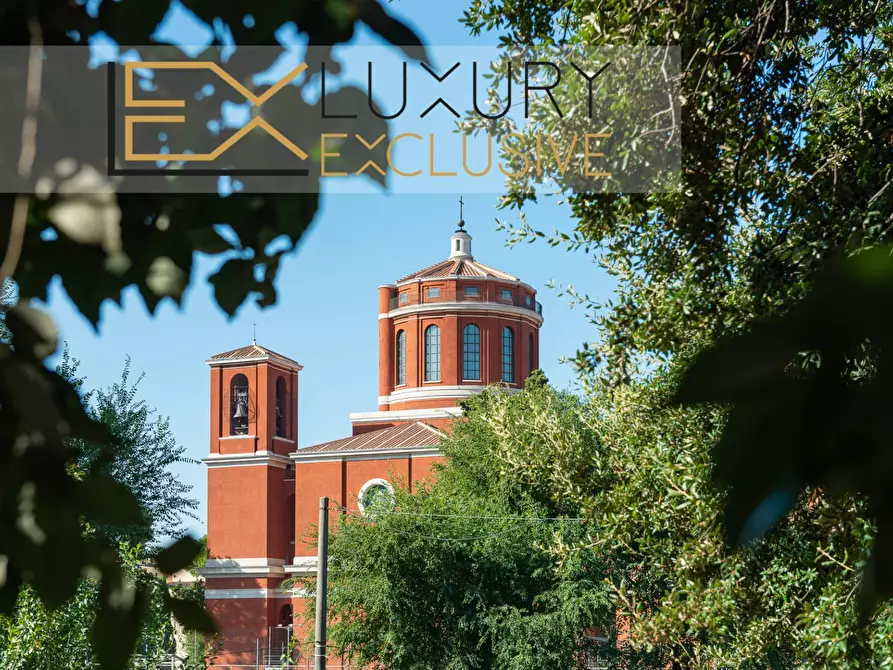 Immagine 3 di Appartamento in vendita  in Via Dei Monti Parioli a Roma