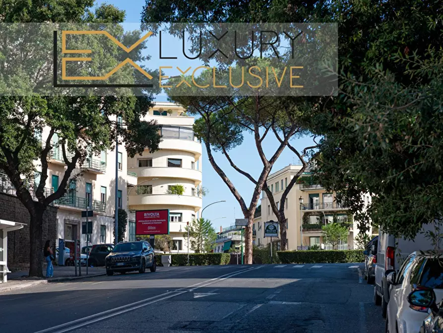 Immagine 6 di Appartamento in vendita  in Via Dei Monti Parioli a Roma