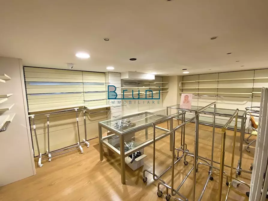 Immagine 7 di Locale commerciale in affitto  in Via Nazzario Sauro a San Benedetto Del Tronto