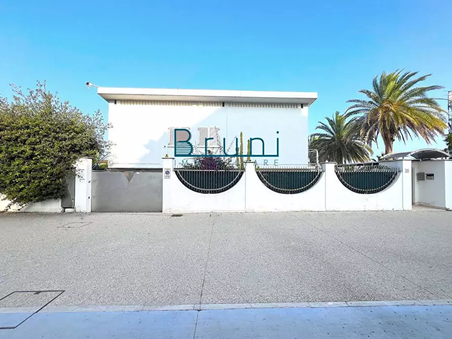Immagine 2 di Villa in vendita  in Lungomare della Repubblica a Grottammare