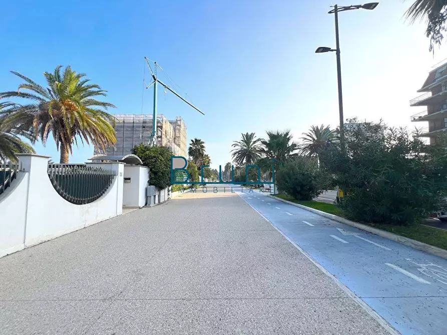 Immagine 4 di Villa in vendita  in Lungomare della Repubblica a Grottammare