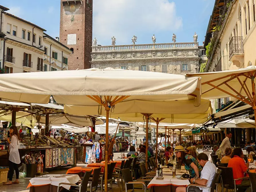 Immagine 1 di Bar / Ristorante in vendita  in Via Roma a Verona