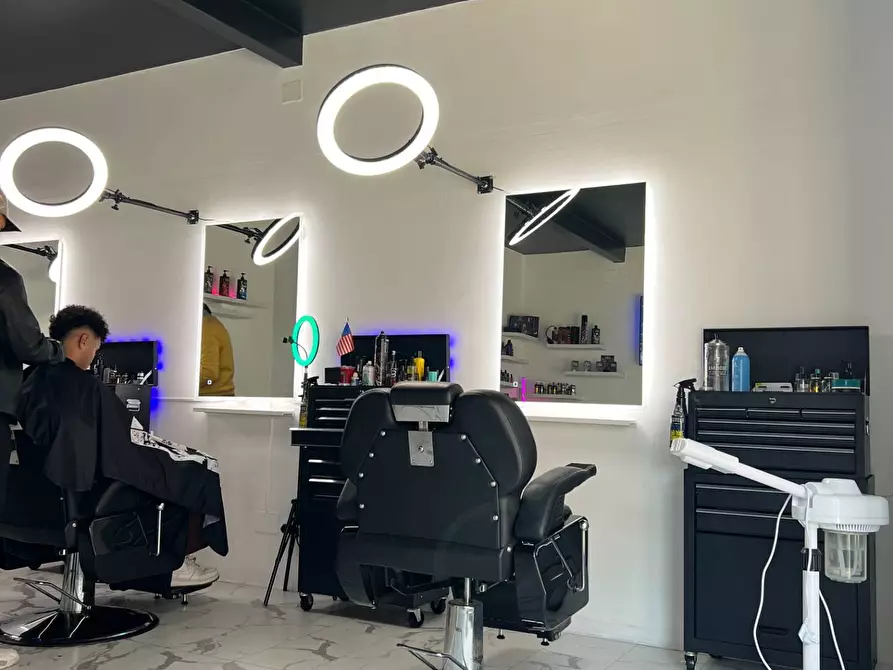 Immagine 2 di Attività commerciale in vendita  a Verona