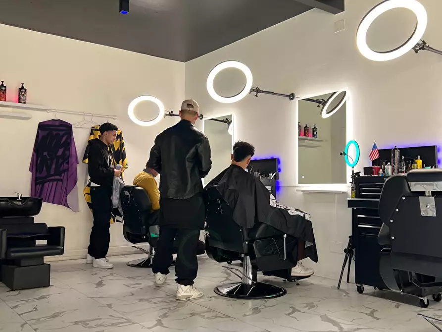 Immagine 3 di Attività commerciale in vendita  a Verona