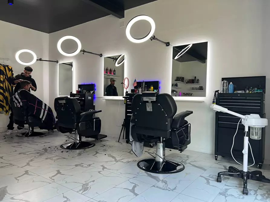 Immagine 4 di Attività commerciale in vendita  a Verona