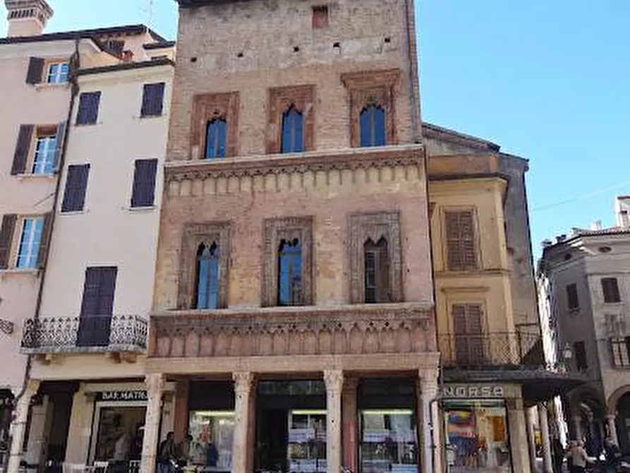 Immagine 1 di Bar / Ristorante in affitto  in piazza delle erbe a Mantova
