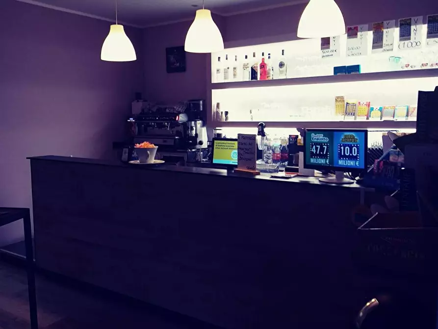 Immagine 2 di Locale commerciale in vendita  in via roma a Pegognaga