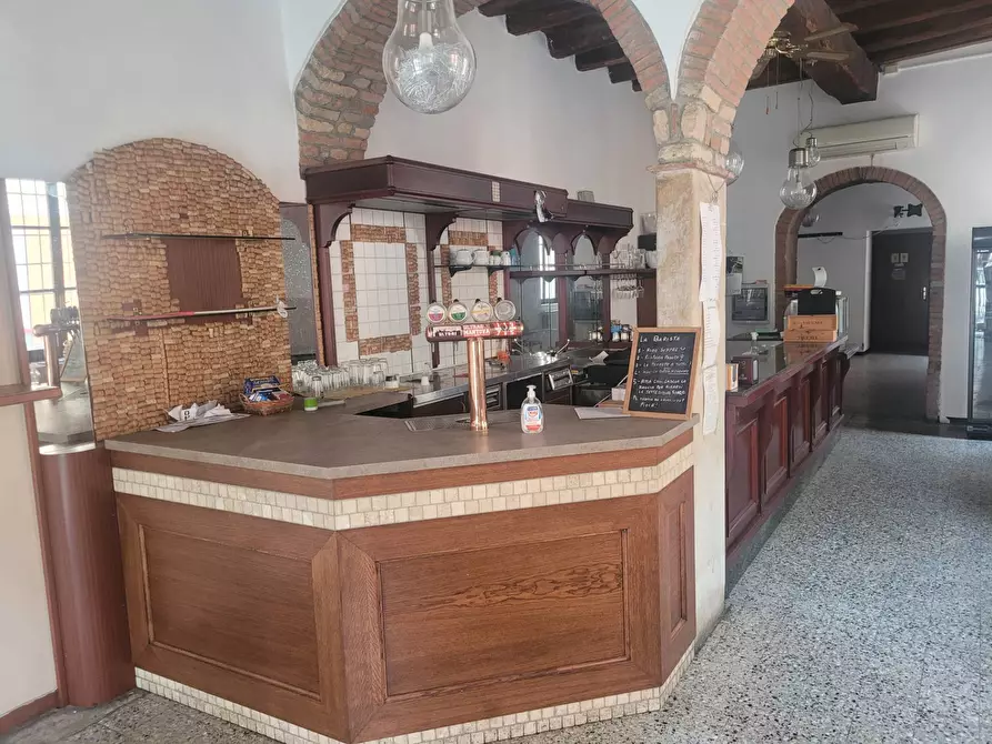 Immagine 1 di Bar / Ristorante in affitto  in piazza gramsci a Goito