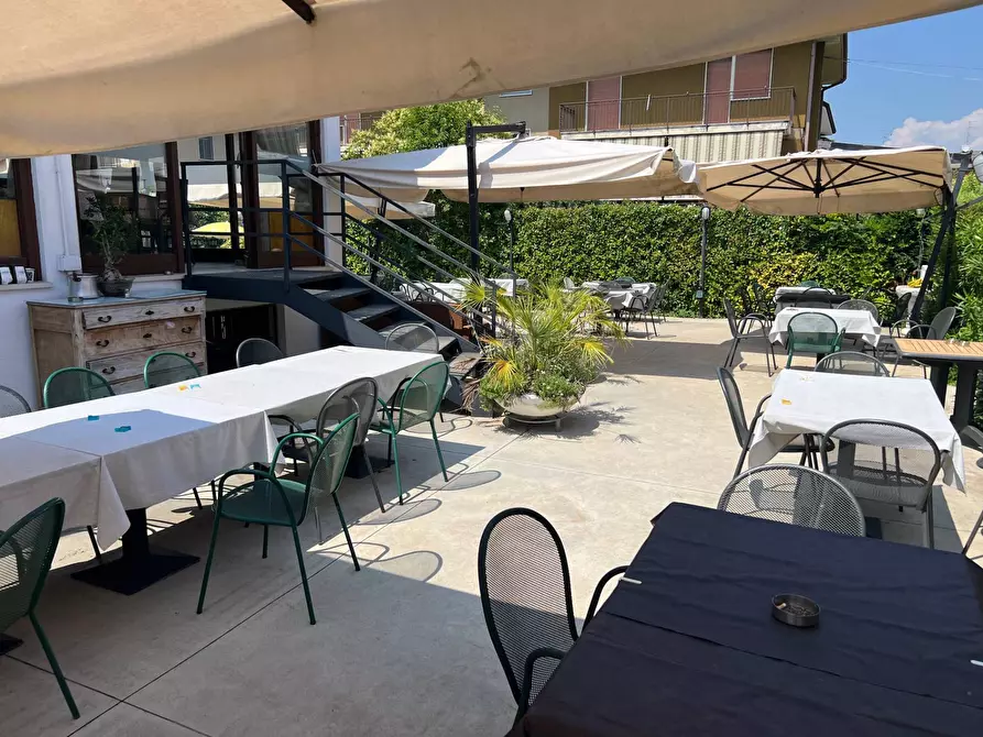 Immagine 2 di Locale commerciale in vendita  a Villafranca Di Verona