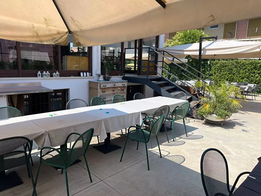 Immagine 3 di Locale commerciale in vendita  a Villafranca Di Verona