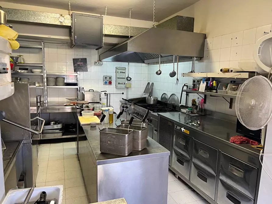 Immagine 7 di Locale commerciale in vendita  a Villafranca Di Verona