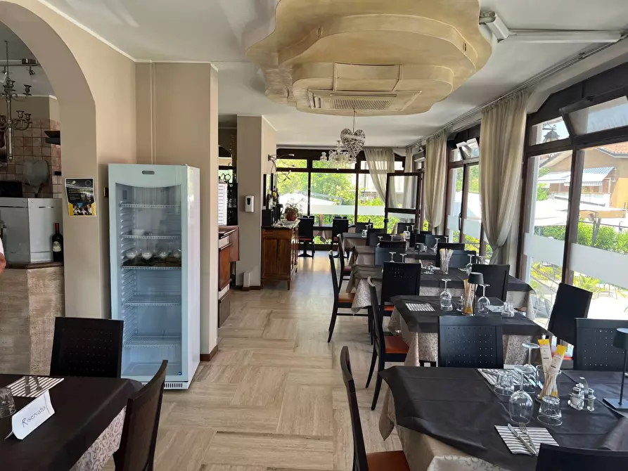 Immagine 9 di Locale commerciale in vendita  a Villafranca Di Verona