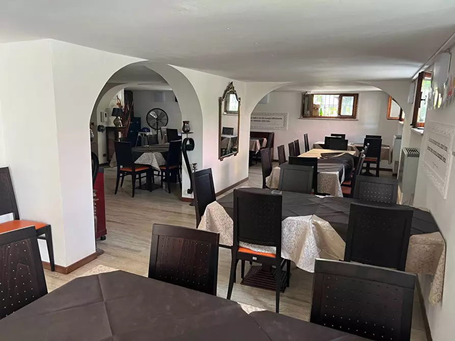 Immagine 10 di Locale commerciale in vendita  a Villafranca Di Verona