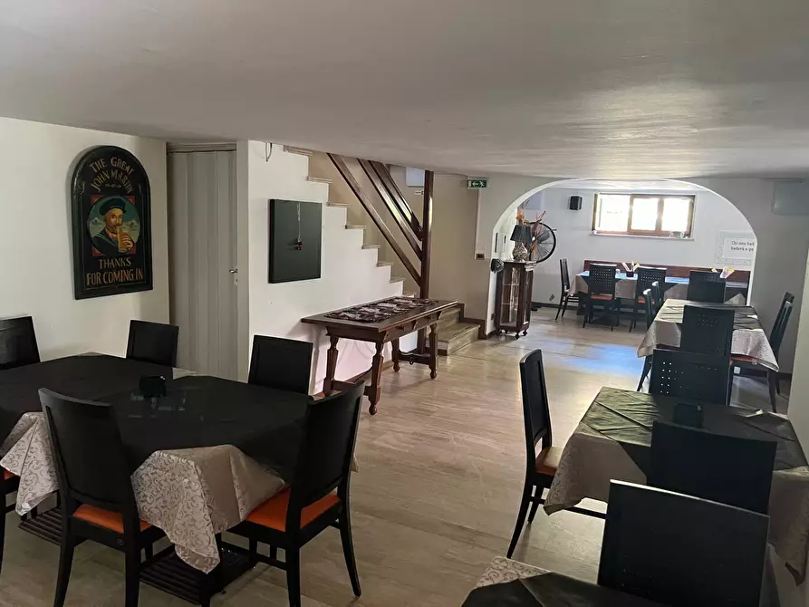 Immagine 12 di Locale commerciale in vendita  a Villafranca Di Verona