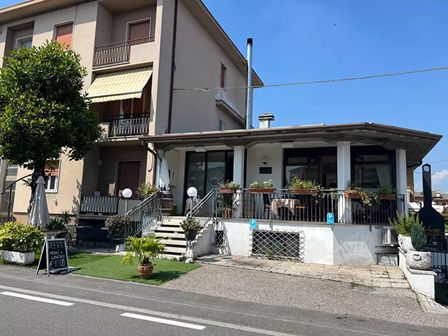 Immagine 13 di Locale commerciale in vendita  a Villafranca Di Verona