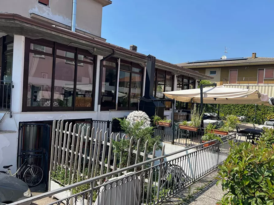 Immagine 14 di Locale commerciale in vendita  a Villafranca Di Verona