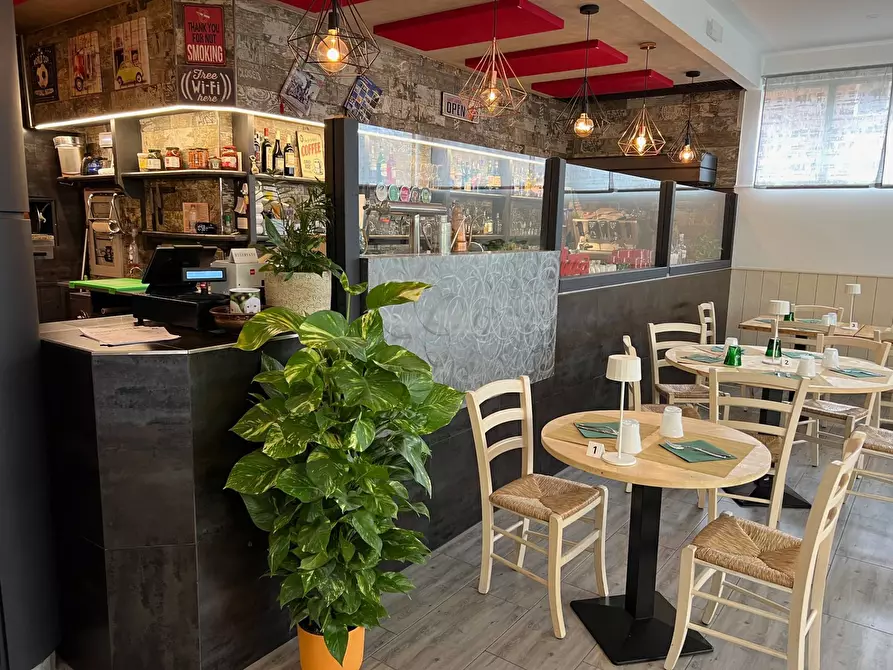 Immagine 5 di Locale commerciale in vendita  in via Quarto Ponte a Verona