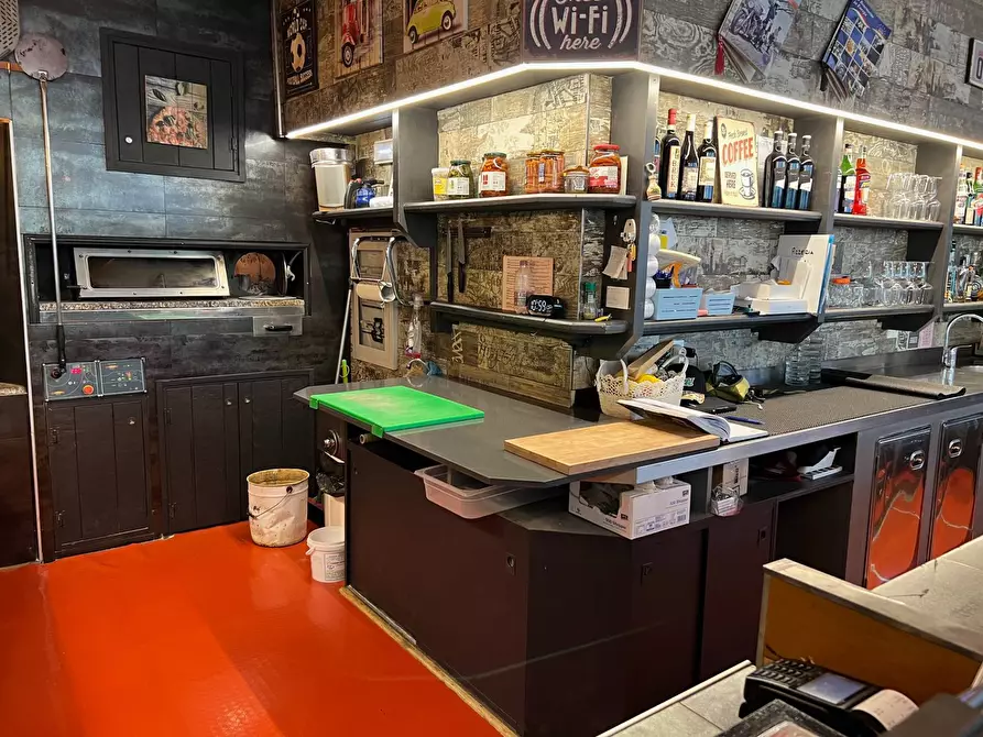 Immagine 9 di Locale commerciale in vendita  in via Quarto Ponte a Verona