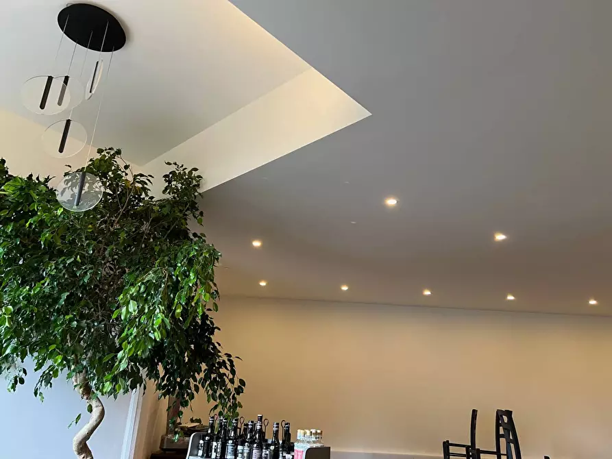 Immagine 10 di Locale commerciale in vendita  in via Quarto Ponte a Verona