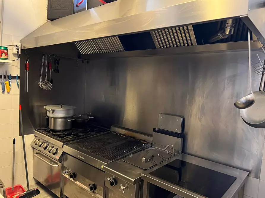 Immagine 12 di Locale commerciale in vendita  in via Quarto Ponte a Verona