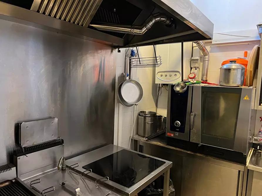 Immagine 13 di Locale commerciale in vendita  in via Quarto Ponte a Verona